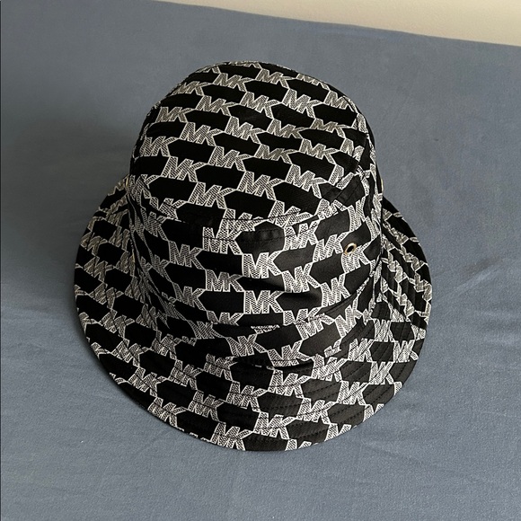 Michael Kors Monogram Statement Hat - Picture 1 of 4
